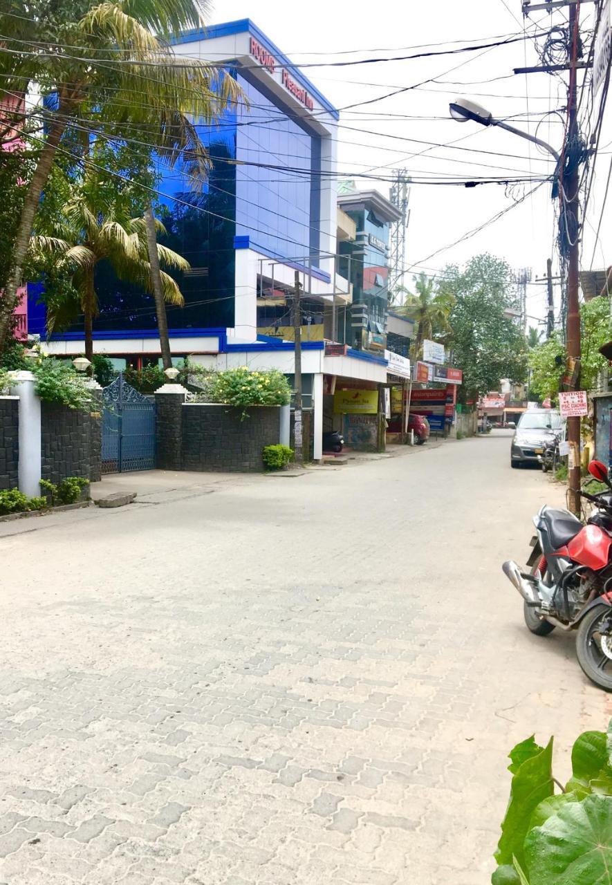 Pleasant Inn Kochi Kültér fotó